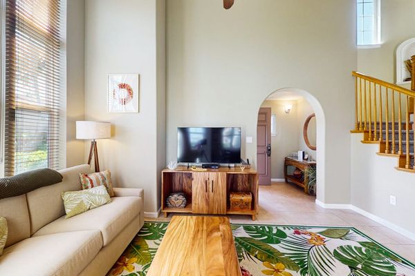 Spacious Tropical Living Room Designed For Ultimate Comfort