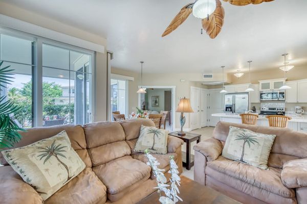 Open-Concept Living Room with Plush Leather Seating