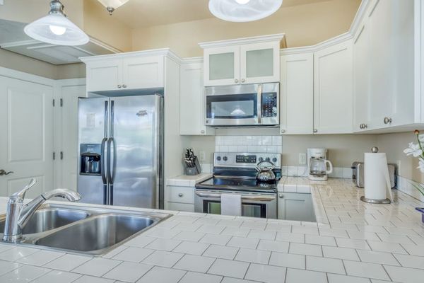 Modern Kitchen with Stainless Steel Appliances & Breakfast Bar