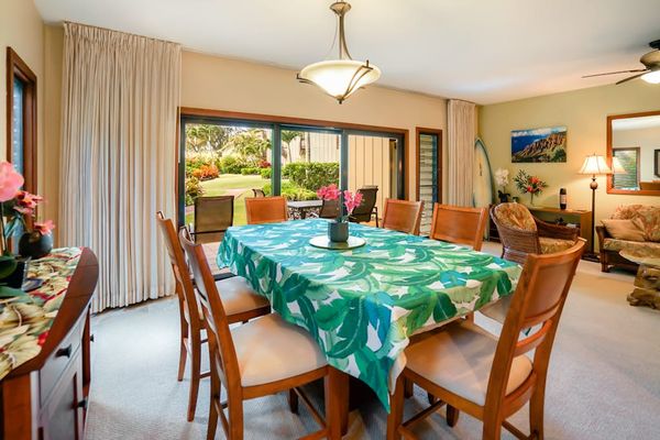 Dining With Tropical Garden Views