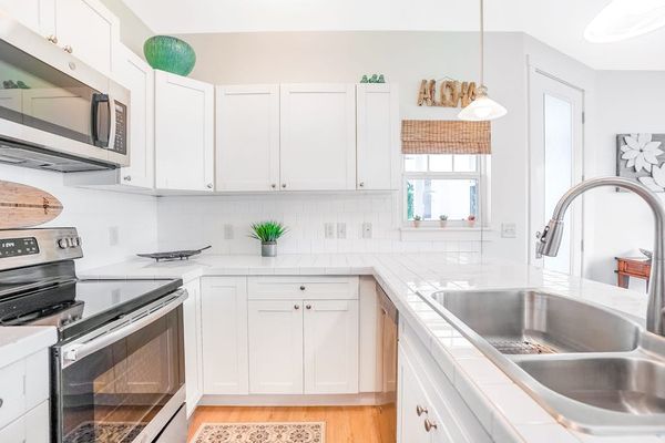 Modern Kitchen with Stainless Steel Appliances