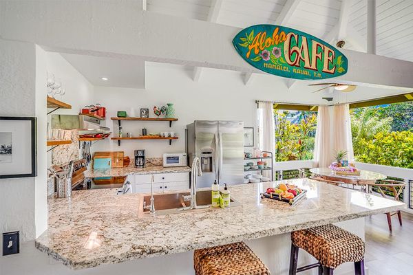 Well-equipped gourmet kitchen