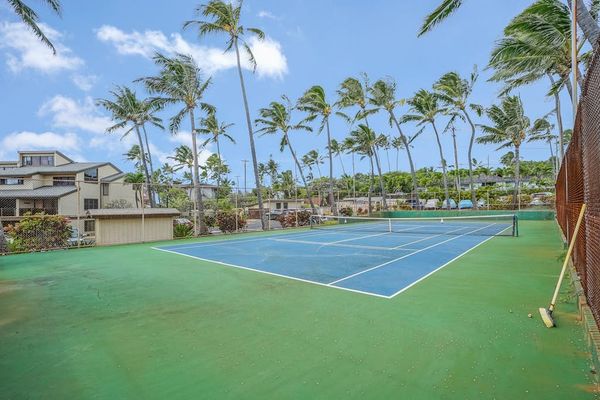 Access to community tennis court