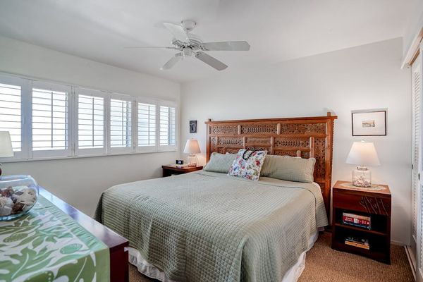 Cozy primary bedroom with king-size bed