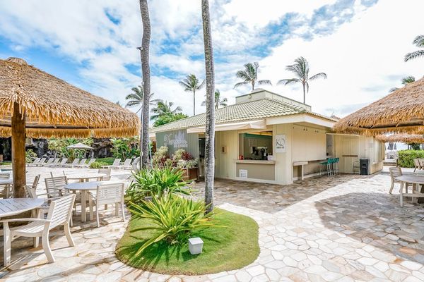 Charming Courtyard With Island-Style Pavilion