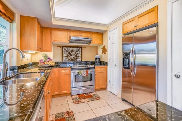 Bright Fully Equipped Kitchen