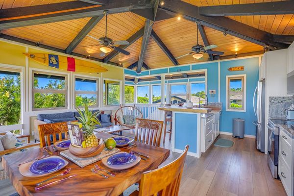 Dining room with seating for four while you take in the panoramic views of your tropical paradise.