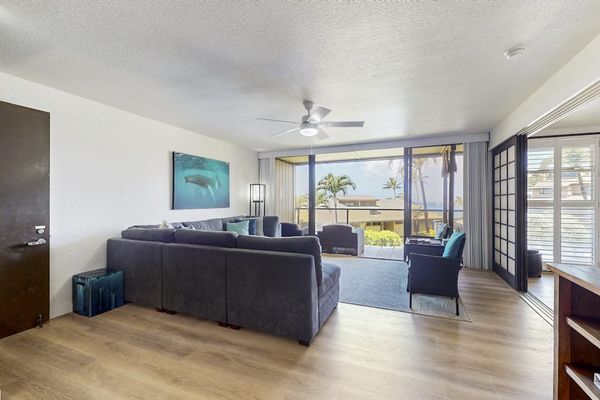 Sunlit Great Room With Endless Views Of Paradise