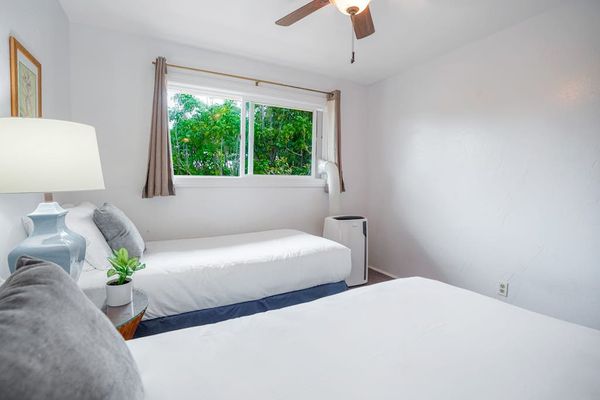 Cozy Twin Bedroom Retreat