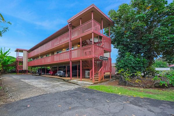 Welcoming Island Resort Exterior