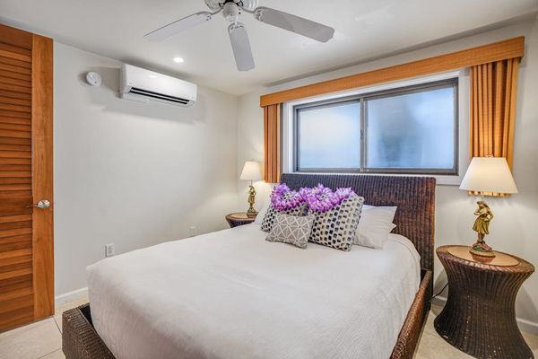 Cozy Island Bedroom With Modern Comfort