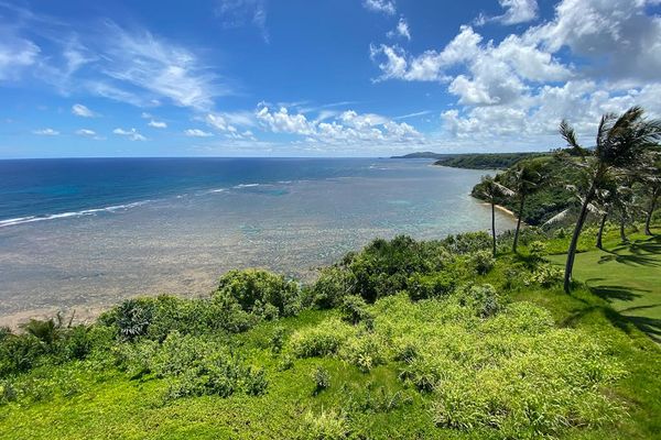 Oceanfront cliffs in the community of Princeville