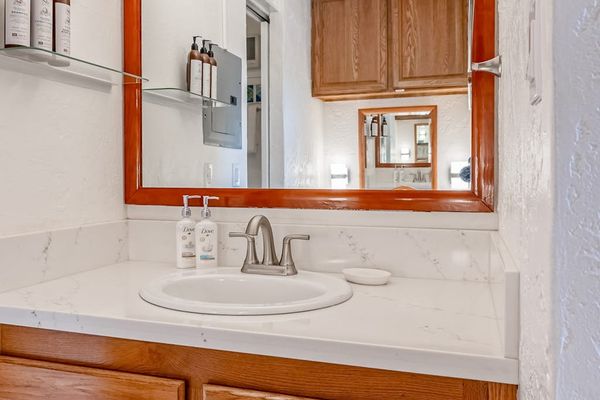 Fresh And Modern Bathroom Vanity