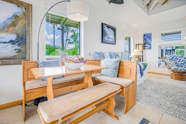 Dine In Comfort With Tropical Views