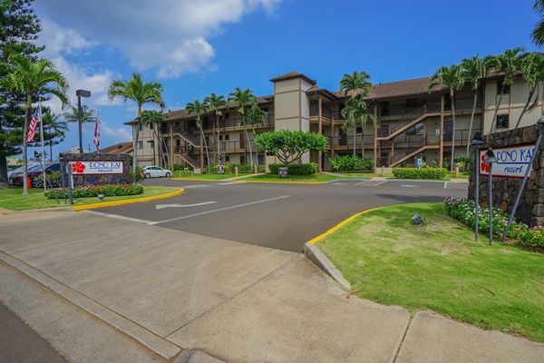 Welcoming Resort Entrance With Island Flair