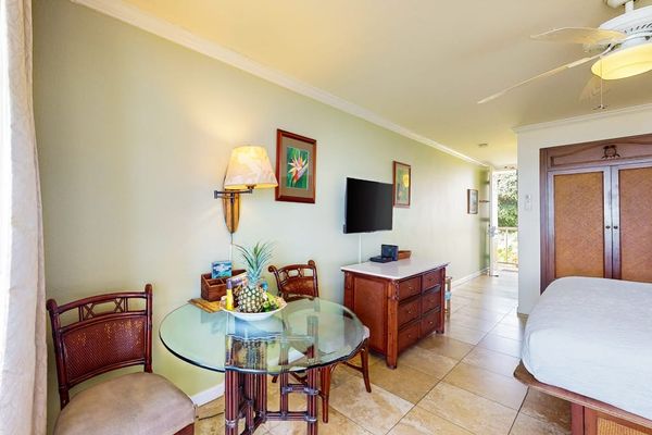 Cozy Studio With Dining Nook