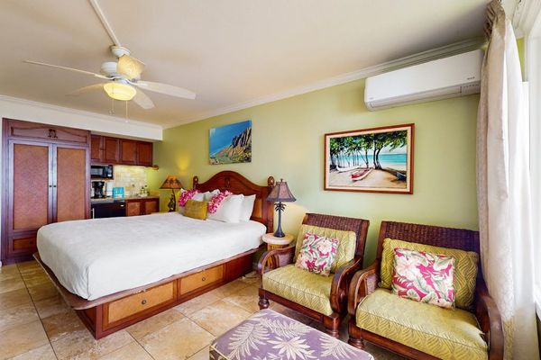 Island-Inspired Studio Retreat