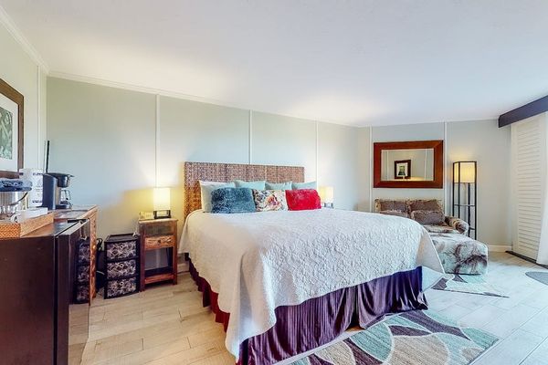 Spacious Studio Filled With Natural Light