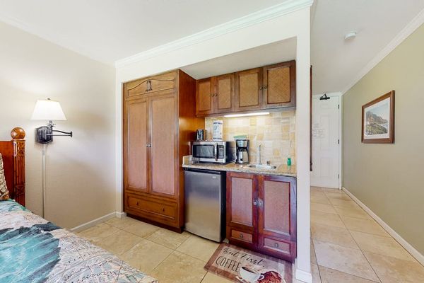 Kitchenette Equipped For Island Favorites