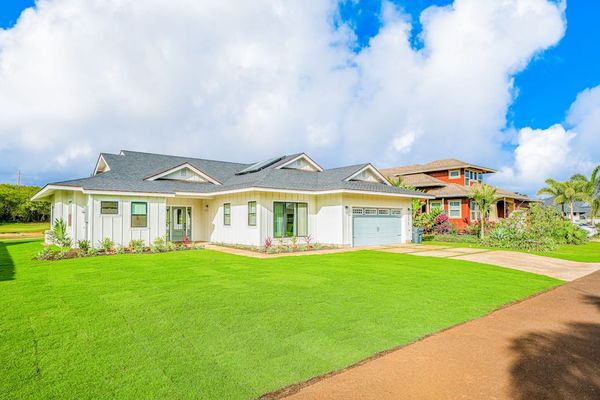 Welcoming home with a spacious front lawn