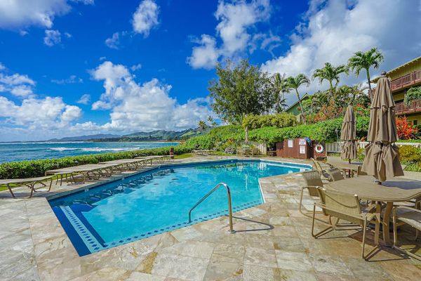Resort Style Oceanfront Pool