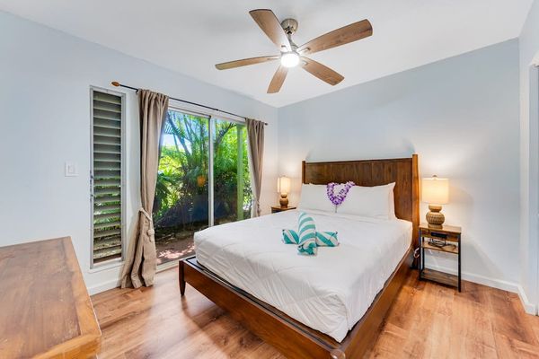 Guest room with queen bed sliding doors for easy lanai access and a ceiling fan for your comfort at night.