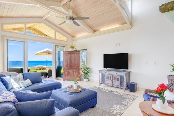 Gather together while enjoying  sunshine through large windows
