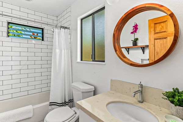 Spa-Inspired Full Bathroom