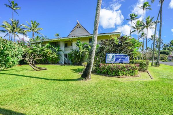 Escape to a memorable tropical adventure when you book this splendid resort condo in Kapaʻa!
