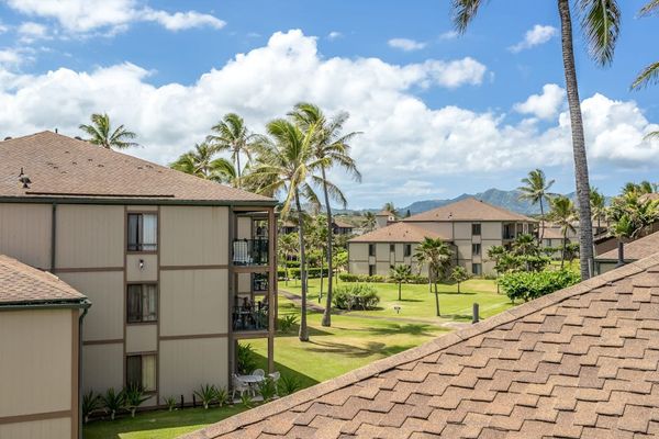 Pono Kai Resort, includes 12-acre grounds, an outdoor pool, a hot tub, a shuffleboard area, a barbecue facility with gas grills, a sauna, golf putting greens, Ping-Pong tables, a croquet lawn, a fitness center, tennis courts, and laundry facilities.