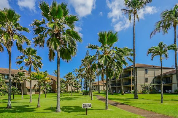 Pono Kai Resort, includes 12-acre grounds, an outdoor pool, a hot tub, a shuffleboard area, a barbecue facility with gas grills, a sauna, golf putting greens, Ping-Pong tables, a croquet lawn, a fitness center, tennis courts, and laundry facilities.