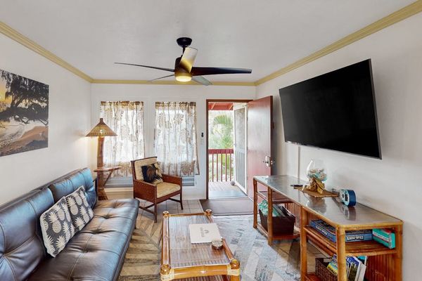 Cozy Lounge With Island Style Comfort