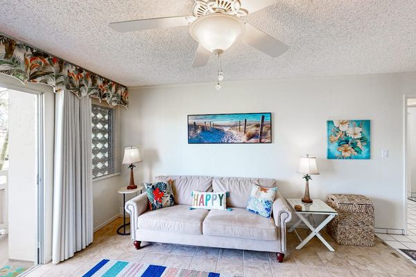 Cozy Coastal Lounge