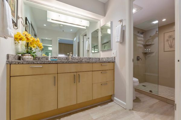 Bright And Modern Full Bathroom