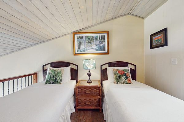 Charming Loft with two twin beds