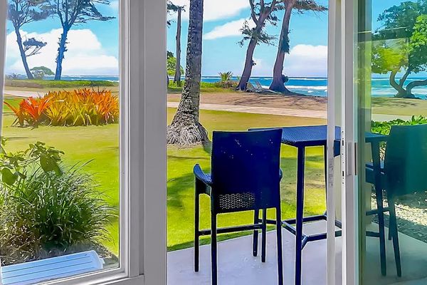 Outdoor dining with tropical scenery