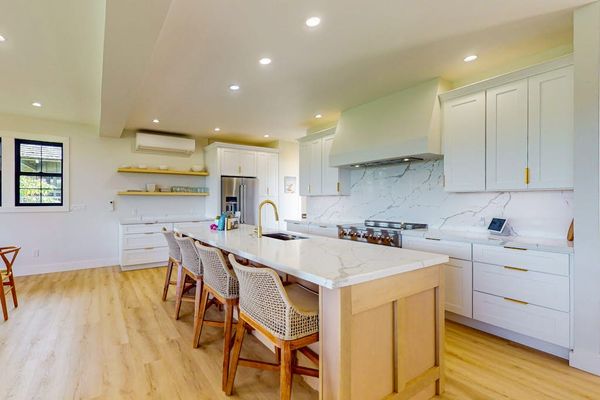 Chef's Kitchen With Island Seating