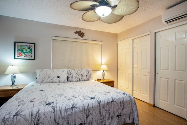 Comfortable bedroom with a relaxing island feel