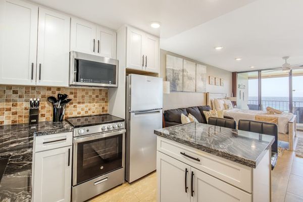 Fully Equipped Kitchenette For Island Feasts