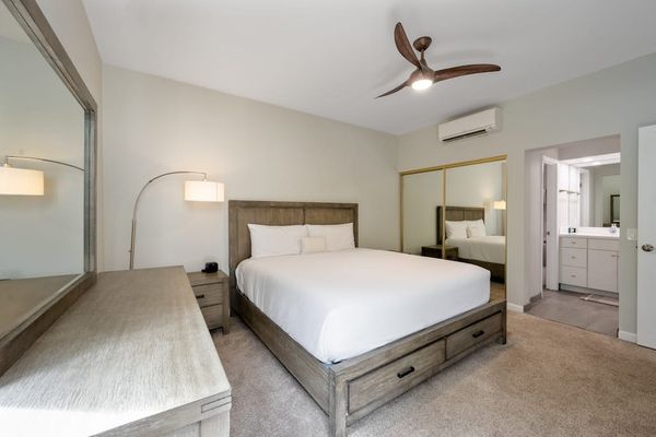 Bright bedroom with a calm and welcoming atmosphere