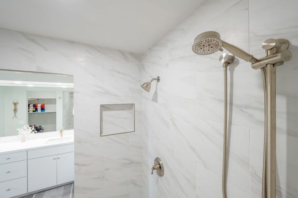 Refresh in the spacious walk-in shower