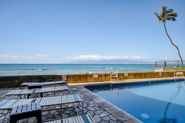 Infinity Style Pool Overlooking The Pacific