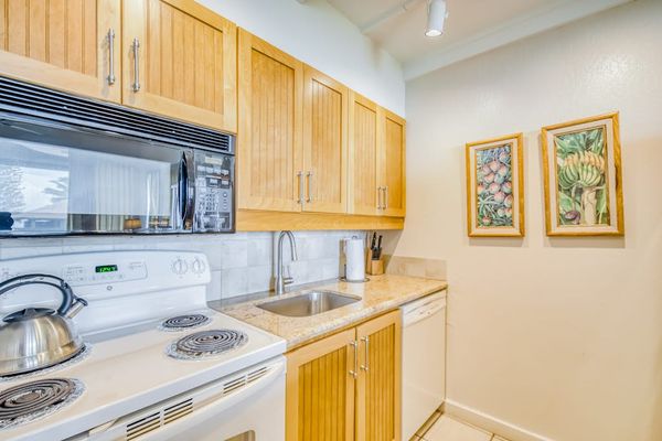 Fully stocked kitchen for all of your vacation needs.