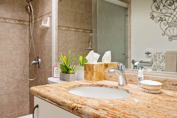 Elegant Bathroom With Resort Style