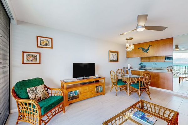 Inviting Island Style Lounge With Coastal Charm