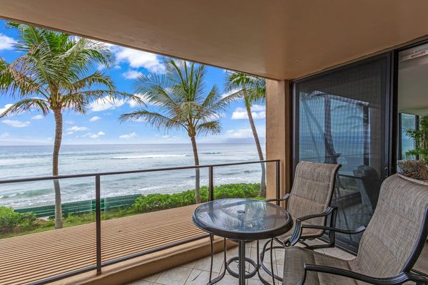 Private Lanai Above The Shoreline