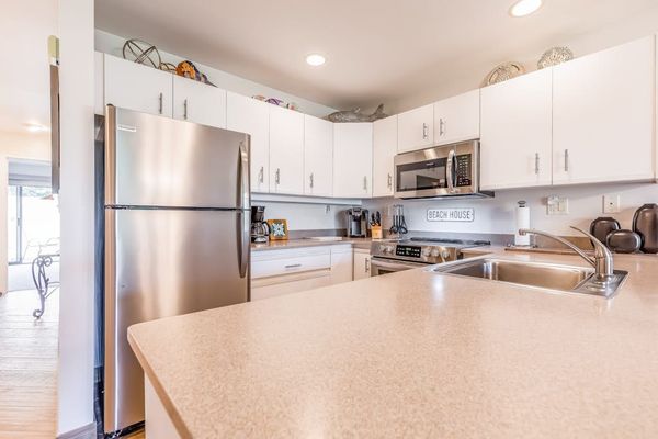 Bright Fully Equipped Kitchen