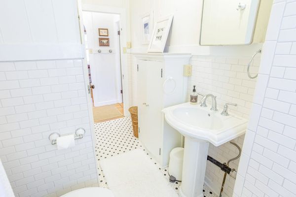 Begin each day feeling refreshed in this thoughtfully designed full bathroom space