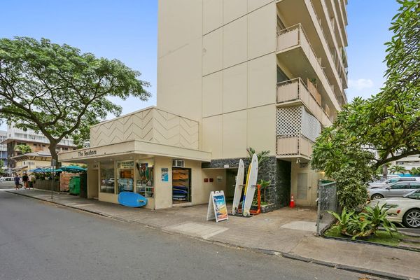 Discover a convenient place to stay in this inviting property building with a pleasant exterior setting.