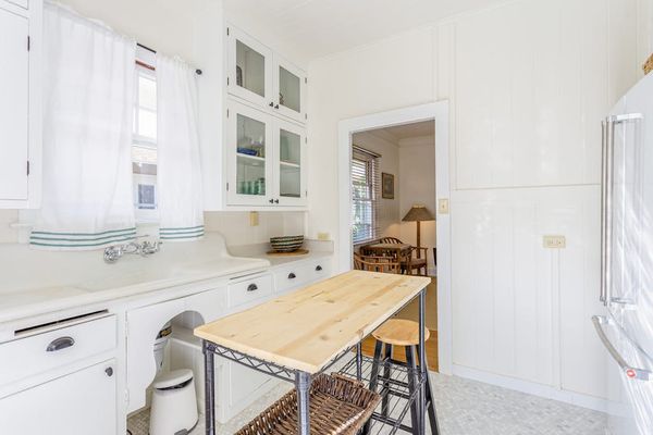 Enjoy the convenience of a fully equipped cottage kitchen throughout your stay
